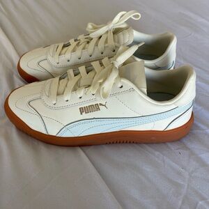 Puma Cream and Tan Sneakers